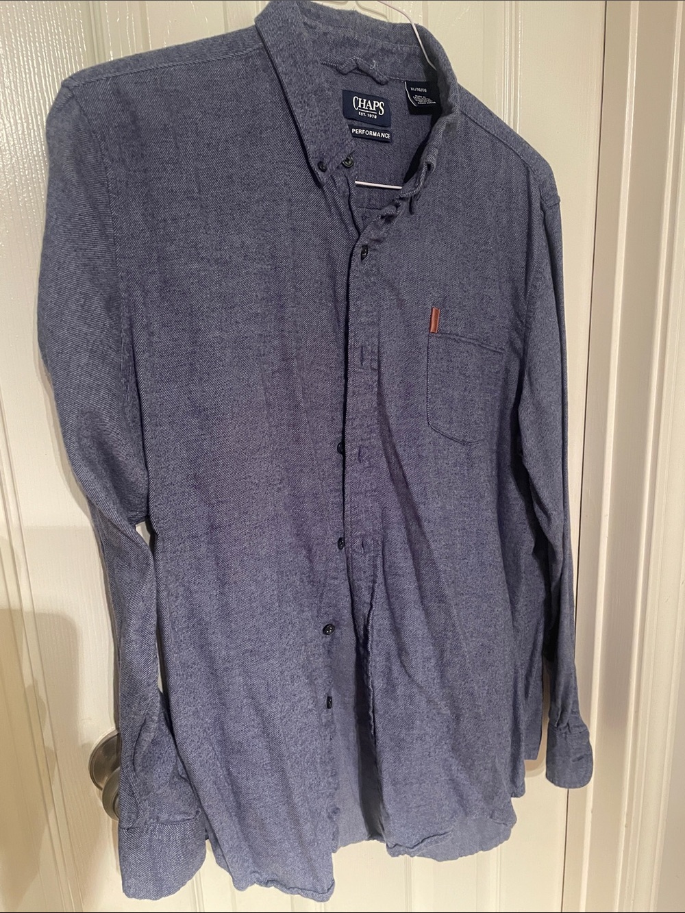 Chaps Men's Heathered Navy Long-Sleeve Button-Down Shirt